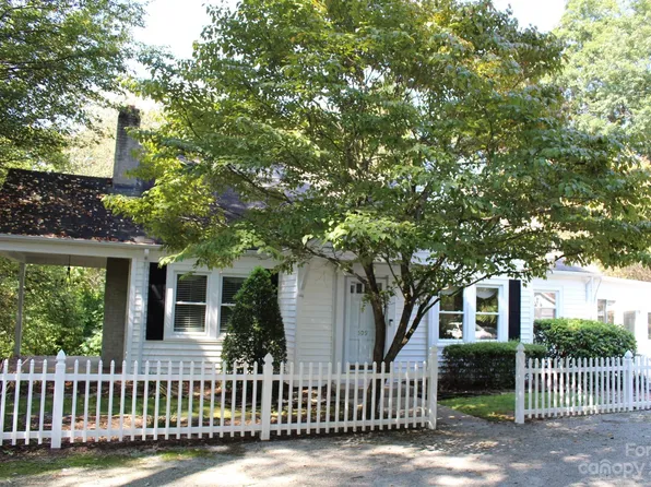 509 Viewmont St NE, Lenoir, NC 28645