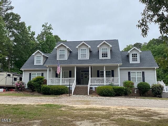 1st image of 176 S Chaucer Way