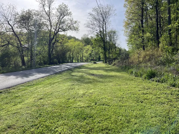 1102 Pee Dee Branch Rd, Cottontown, TN 37048