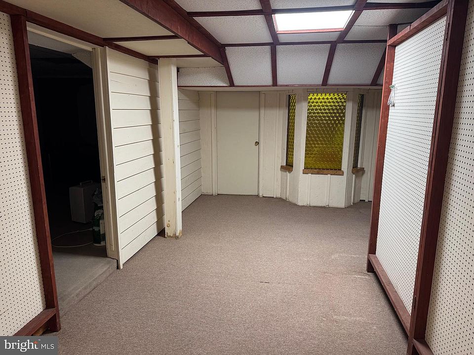 2nd image of 30 Hollow Rd