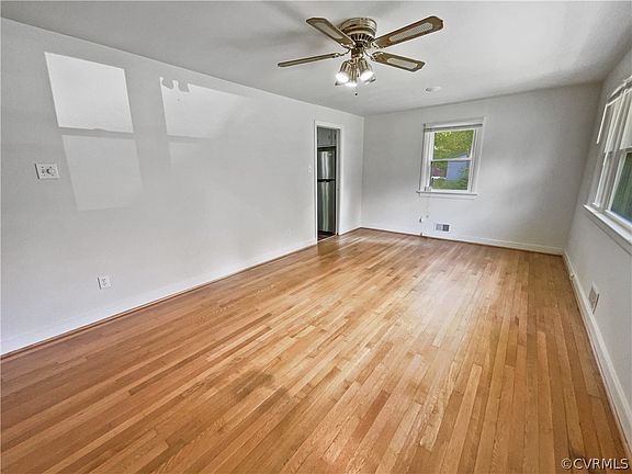 4th image of 260 Thompson Ave