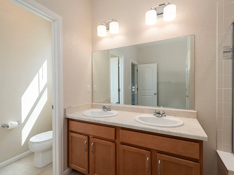21109 E 61st Ave — Photo 14