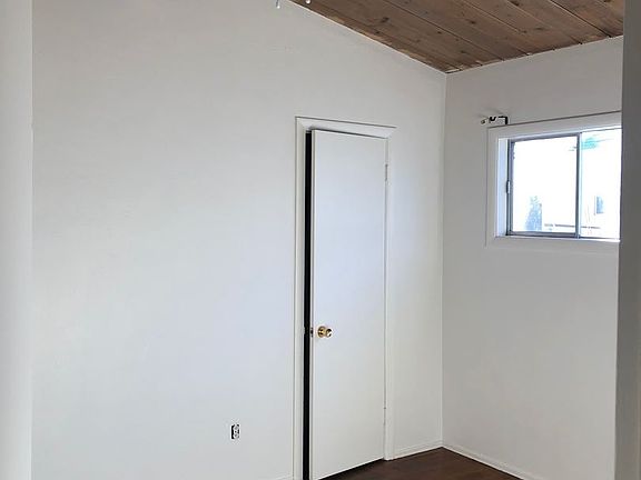 5th image of 2751 Buena Vista Ave