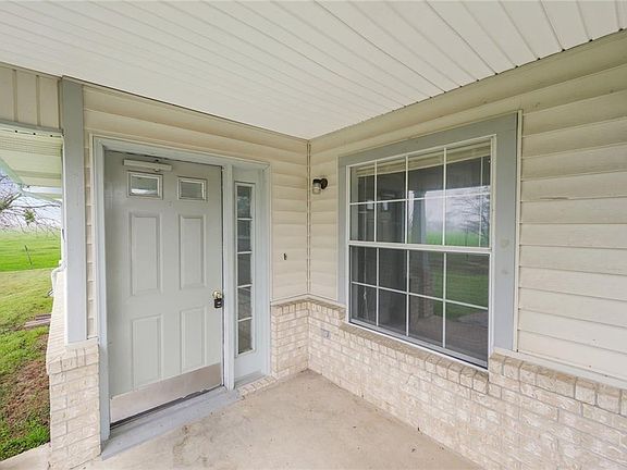 3rd image of 1606 Robert E Lee Dr
