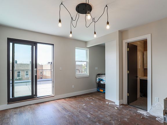 2nd image of 659 Hancock St #1