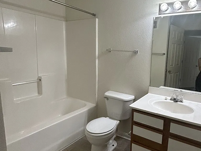 100 Teejay Dr — Photo 9