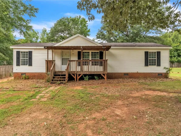 205 Chevy Chase Blvd, Pelzer, SC 29669