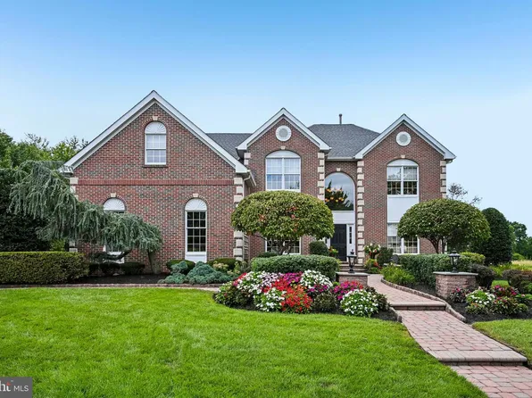 217 Country Club Dr, Moorestown, NJ 08057