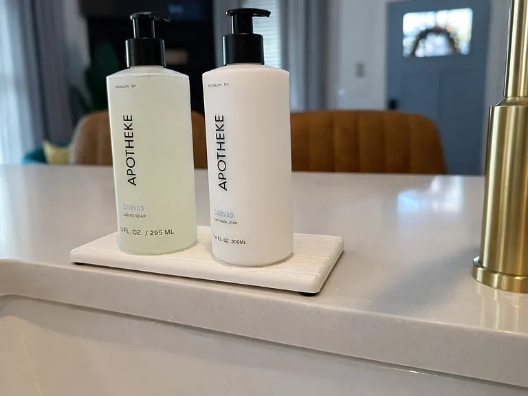 High-quality, super luxurious Apotheke products to leave skin and hands soft and smelling amazing!