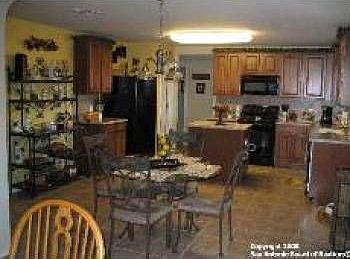 3rd image of 902 Magnolia Crst