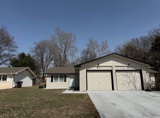 1108 W 29th Ter, Lawrence, KS 66046