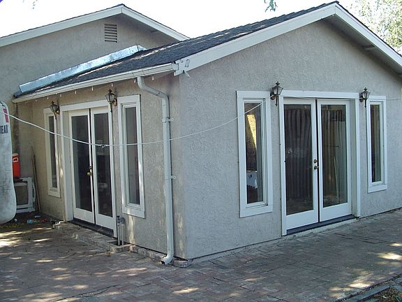 Dual entry of double doors to dinning room