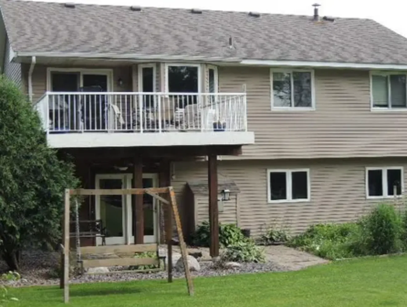 4 bed, 1980 sqft, $2,100 — Photo 2
