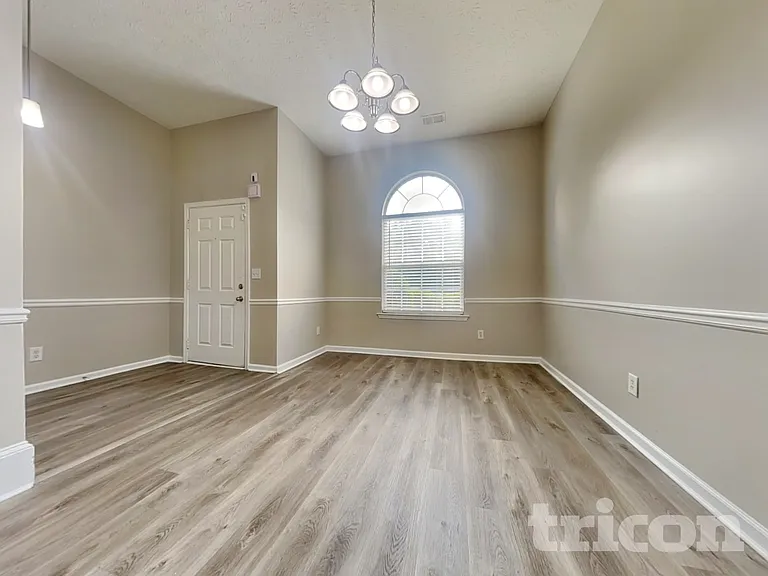253 Cobblestone Ln — Photo 4