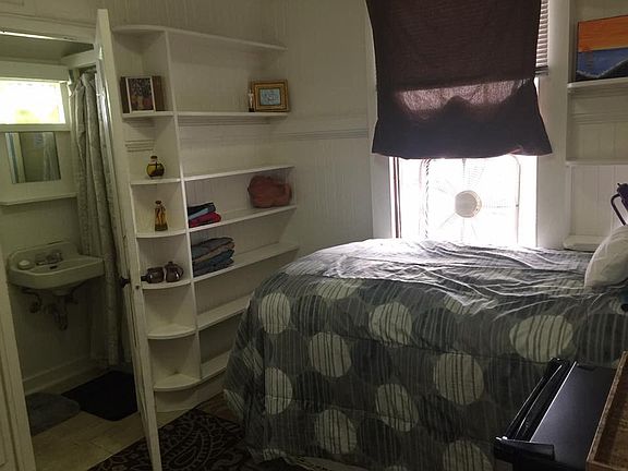 Floor to ceiling shelfs