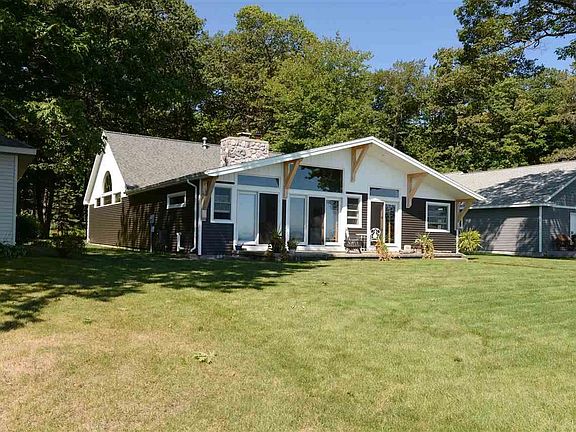 3rd image of 2109 Douglas Dr
