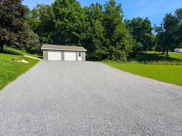 1362 Lakeshore Dr, Brooklyn, IA 52211