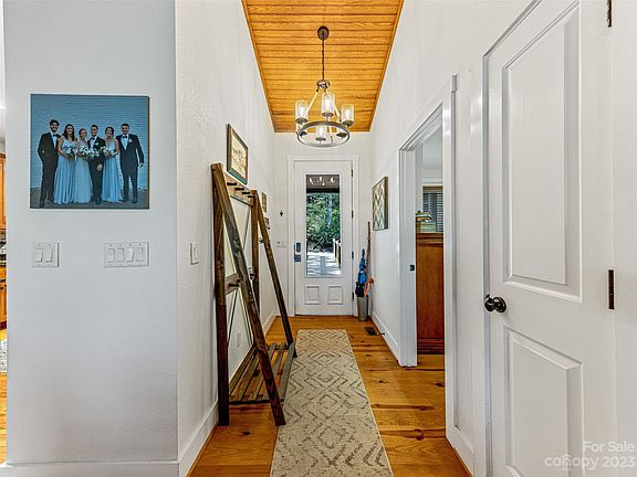 3rd image of 300 Hedgewood Dr