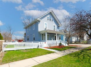 786 E Benton St, Aurora, IL 60505