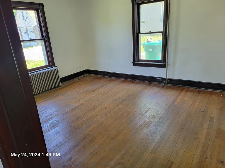 75 Woodside Ave — Photo 4