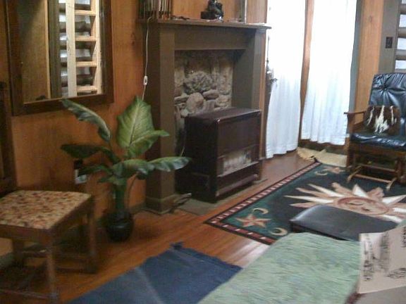 Living room/fireplace