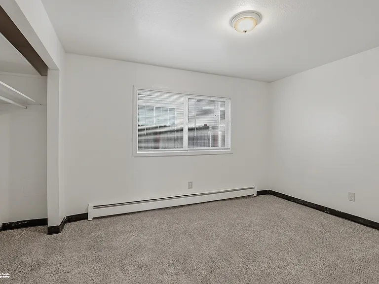 415 N Bragaw — Photo 11
