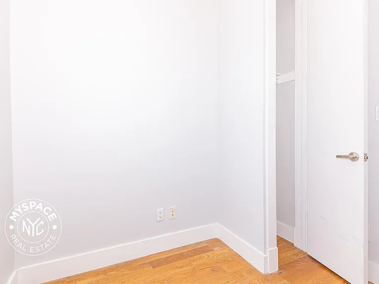 1714 Linden St #2R — Photo 14