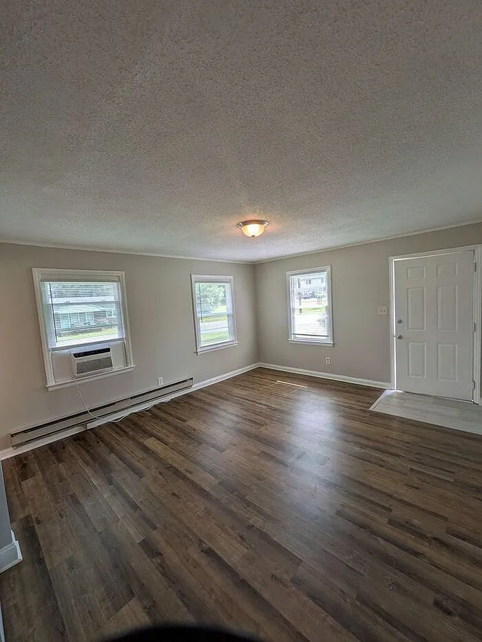 2 bed, 1.0 bath, $845 — Photo 2