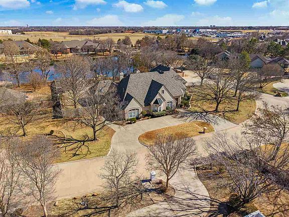 3rd image of 2601 NW Lake Ridge Dr