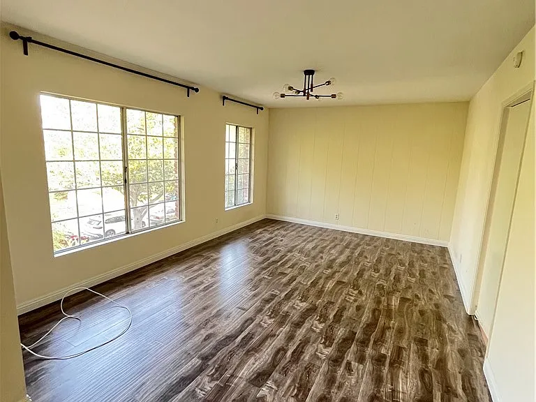 837 S Windsor Blvd #7 — Photo 26