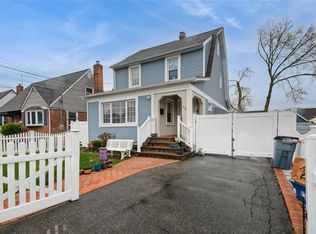 32 Chase St, Hempstead, NY 11550