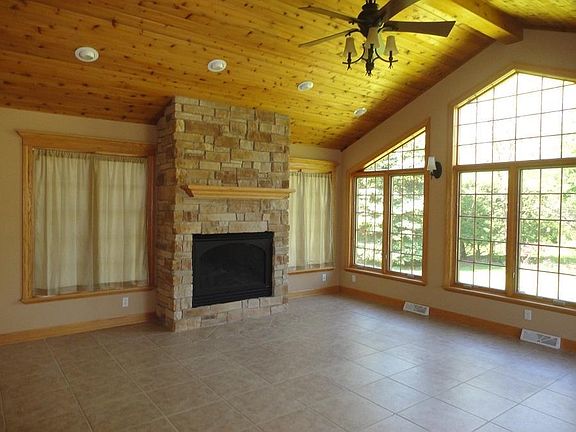 4th image of 2400 Buena Vista Dr