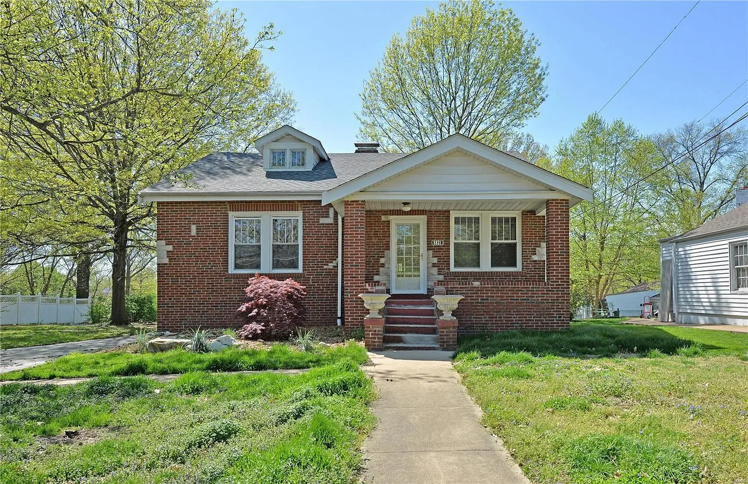 8821 General Grant Ln photo 1