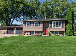 631 Easy St, Sycamore, IL 60178