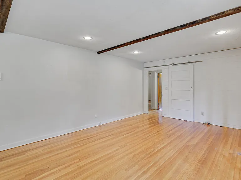 4364 Manhassett Dr — Photo 14
