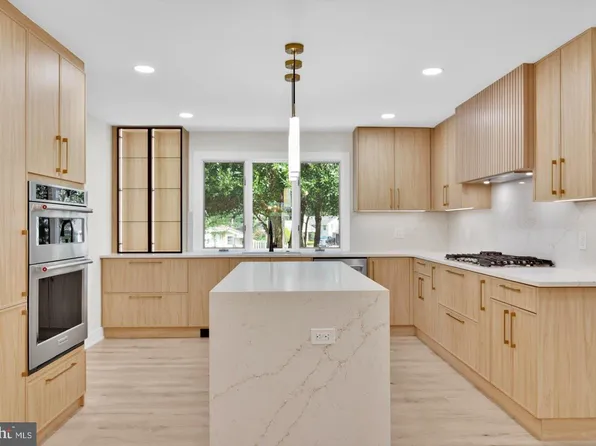 1105 Heartwood Dr, Cherry Hill, NJ 08003