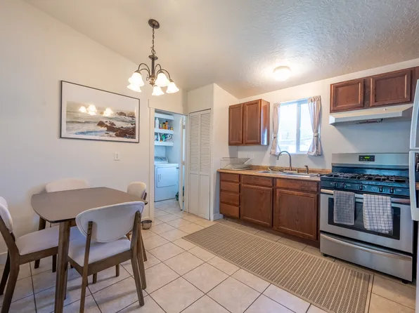 17 W Tiny Wood Dr S, Sandy, UT 84070
