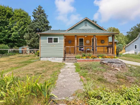 915 Elm St, Frankfort, MI 49635