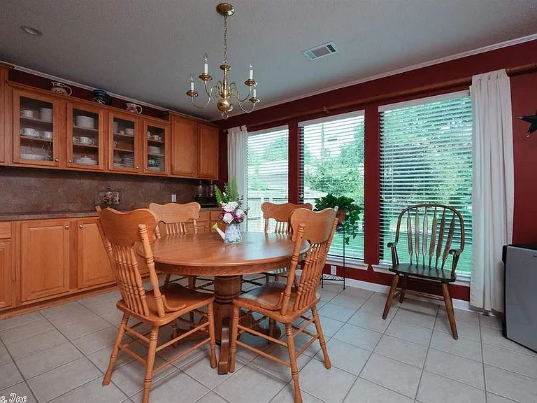 4 Castle Hill Ct — Photo 17