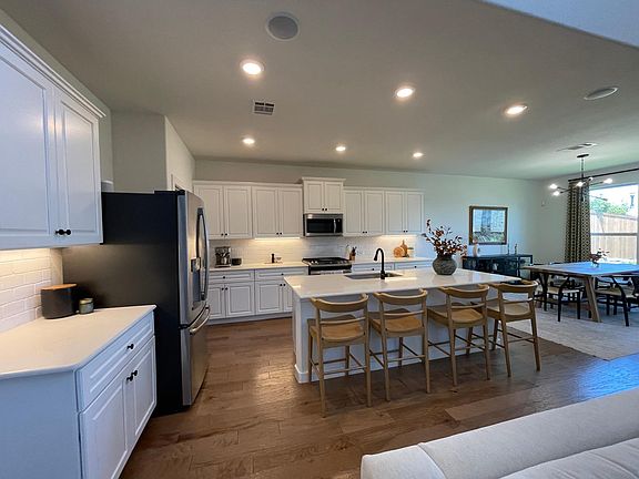 4th image of 4109 Silver Lace Ln