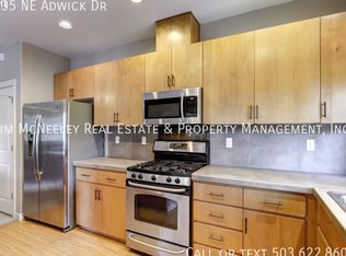 735 NE Adwick Dr, Hillsboro, OR 97006