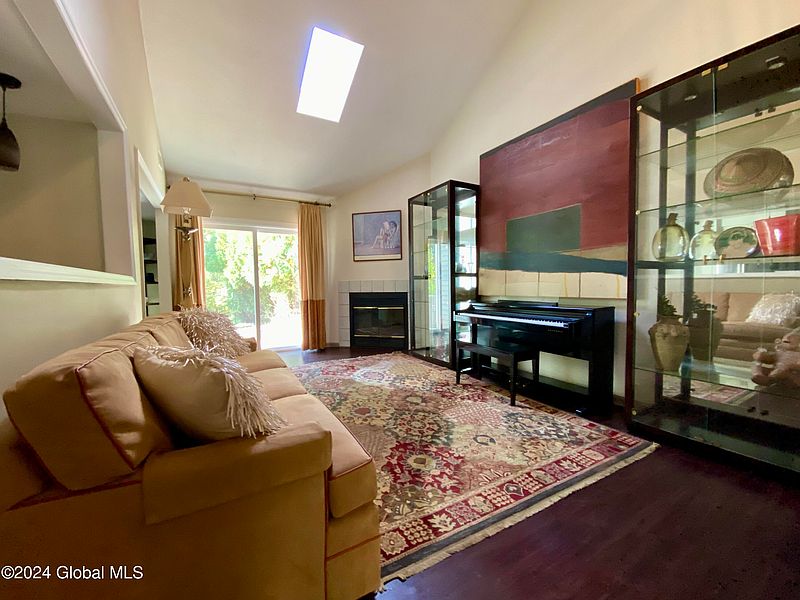 5th image of 48 Marsdale Court