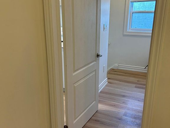 4th image of 29 Albert St W Unit A