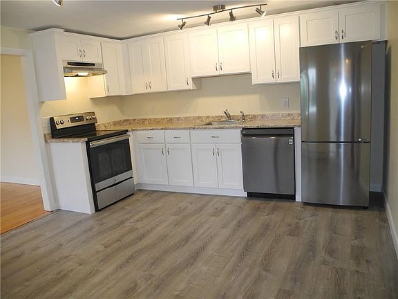 5th image of 208 Putnam Pike