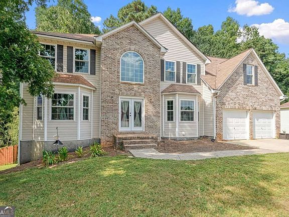 3rd image of 371 Silverleaf Ln