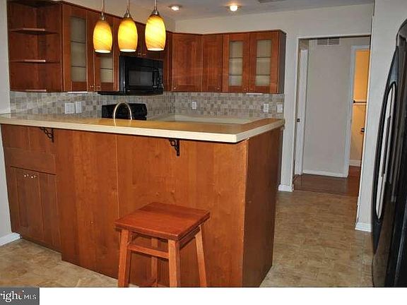4th image of 251 Parkview Way