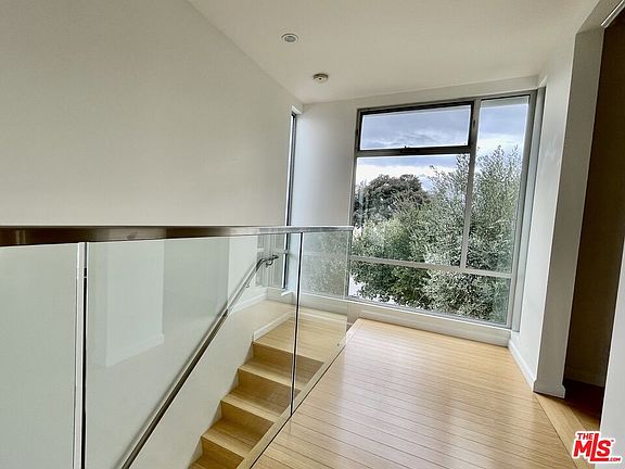 5th image of 729 10th St APT B