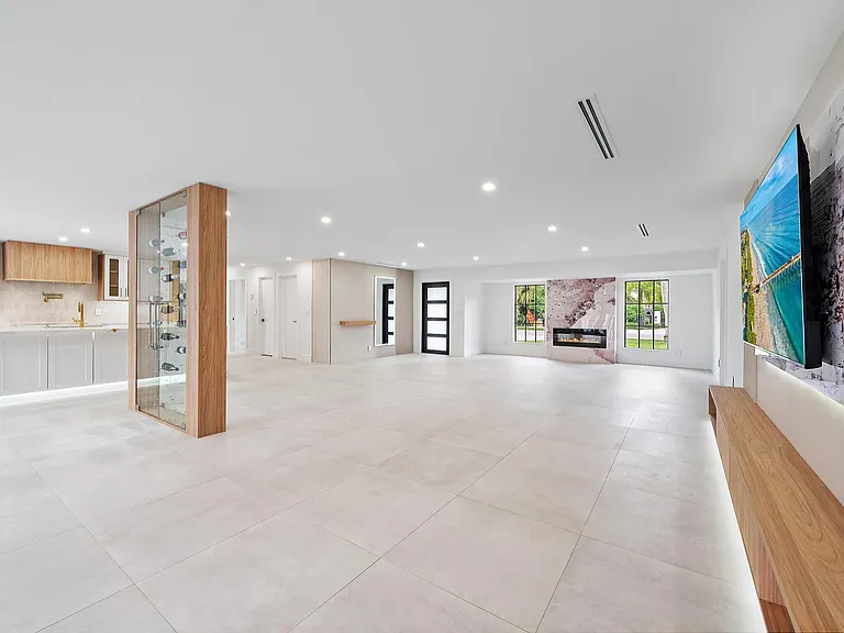 391 W Riverside Dr — Photo 48