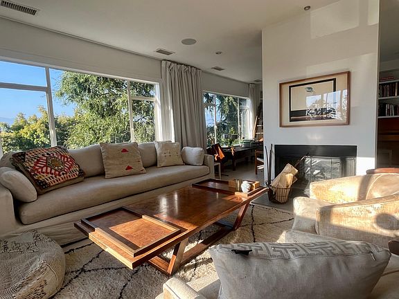 3rd image of 2466 Hidalgo Ave