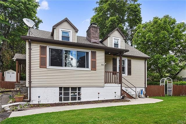2nd image of 32 Larchmont Rd